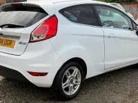 Used Ford Fiesta Zetec 100 HP (73 kW) 2014 White Hatchback