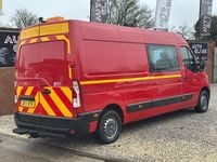 Used Vauxhall Movano 125 HP (91 kW) 2015 Red MPV