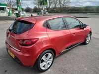 Usado Renault Clio IV Dynamique 75 CV (55 kW) 2015 Rojo Utilitario