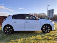 Used Peugeot 208 Allure 101 HP (74 kW) 2025 White Hatchback