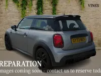 Usado Mini Cooper Hatch 134 CV (98 kW) 2023 Plateado Utilitario