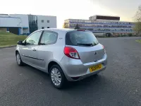 Usado Renault Clio II 2010 Prateado Citadino