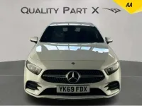 Usado Mercedes A200 AMG line 163 CV (119 kW) 2019 Blanco Berlina
