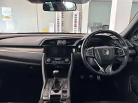 Used Honda Civic SR 126 HP (92 kW) 2019 Red Hatchback