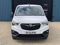 Second-hand Vauxhall Combo Edition 130 CP (95 kW) 2021 Alb Monovolum