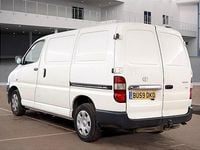 Used Toyota HiAce 120 HP (88 kW) 2009 White Van