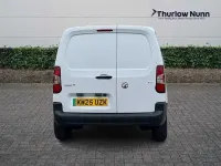 Begagnad Vauxhall Combo 100 kW (136 HK) 2025 Vit Minibuss