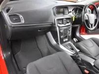 Used Volvo V40 120 HP (88 kW) 2016 Red Hatchback