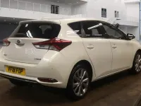 Used Toyota Auris Hybrid 136 HP (100 kW) 2018 White Hatchback