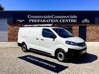 Second-hand Vauxhall Vivaro 100 CP (73 kW) 2022 Alb Monovolum