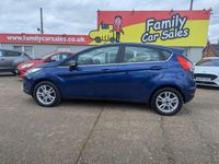 Używany Ford Fiesta Zetec 2014 Niebieski Hatchback