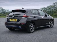 Begagnad Nissan Leaf 110 kW (150 HK) 2018 Svart Halvkombi