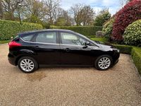 Begagnad Ford Focus Titanium 125 HK (91 kW) 2016 Svart Halvkombi