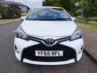 Używany Toyota Yaris 99 KM (72 kW) 2015 Biały Hatchback