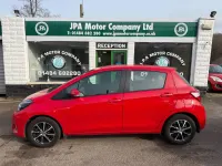 Usado Toyota Yaris 107 HP (78 kW) 2019 Vermelho Citadino