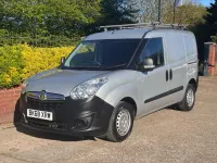 Gebraucht Vauxhall Combo S 105 PS (77 kW) 2018 Silber Van / Kleinbus