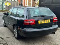 Used Volvo V40 SE 2000 Green Estate