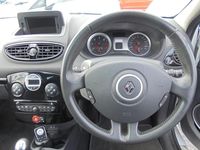 Used Renault Clio II GT-Line 88 HP (64 kW) 2011 White Hatchback