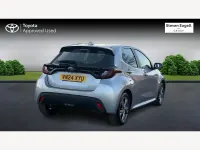 Używany Toyota Yaris Hybrid 2024 Srebrny Hatchback