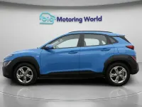 Używany Hyundai Kona SE 120 KM (88 kW) 2023 Niebieski SUV