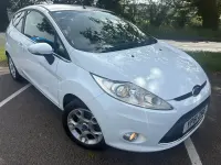 Used Ford Fiesta Zetec 82 HP (60 kW) 2011 White Hatchback