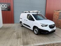 Used Vauxhall Combo 100 HP (73 kW) 2019 White MPV