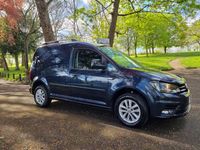 Usado VW Caddy Highline 102 HP (75 kW) 2018 Azul Monovolume