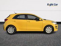 Begagnad Kia Rio 83 HK (61 kW) 2023 Gul Halvkombi