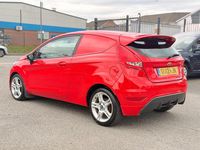 Second-hand Ford Fiesta Sport 2012 Roșu Van