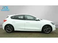 Begagnad Ford Focus ST-Line 125 HK (91 kW) 2021 Vit Halvkombi