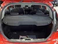 Usado Ford Fiesta Zetec 82 HP (60 kW) 2013 Vermelho Citadino