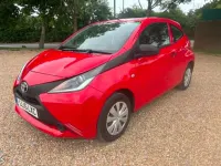 Begagnad Toyota Aygo 69 HK (50 kW) 2015 Röd Halvkombi