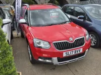 Usado Skoda Yeti Drive 110 CV (80 kW) 2017 Rojo SUV