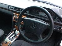 Used Mercedes E200 1994 Alpine white Estate