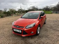 Begagnad Ford Focus Zetec 2012 Röd Kombi