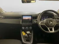 Begagnad Renault Clio V Evolution 90 HK (66 kW) 2023 Svart Halvkombi