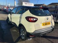 Used Renault Captur Play 2018 Cream/black SUV