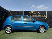 Used Renault Clio II Privilege 2001 Blue Hatchback
