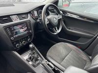 Used Skoda Octavia 140 HP (102 kW) 2019 Moon white metallic Estate