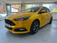 Used Ford Focus ST 250 HP (183 kW) 2017 Yellow Hatchback