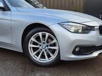 Begagnad BMW 318 Impressive 2016 Silver Sedan