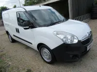 Usado Vauxhall Combo 105 CV (77 kW) 2014 Blanco Monovolumen