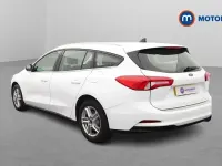Begagnad Ford Focus Zetec 125 HK (91 kW) 2021 Vit Kombi