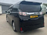 Begagnad Toyota Alphard 180 HK (132 kW) 2017 Svart Minibuss