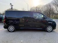 Begagnad Peugeot e-Traveller Active 100 kW (136 HK) 2025 Svart Minibuss