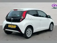 Gebraucht Toyota Aygo X-play 72 PS (52 kW) 2020 Weiß Kleinwagen