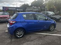 Używany Toyota Yaris 69 KM (50 kW) 2018 Niebieski Hatchback