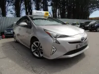 Used Toyota Prius 140 HP (102 kW) 2016 Pink Hatchback
