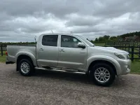Usado Toyota HiLux 171 CV (125 kW) 2014 Plateado Pickup/Camioneta