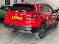 Used Nissan Qashqai N-Connecta 160 HP (117 kW) 2019 Red SUV